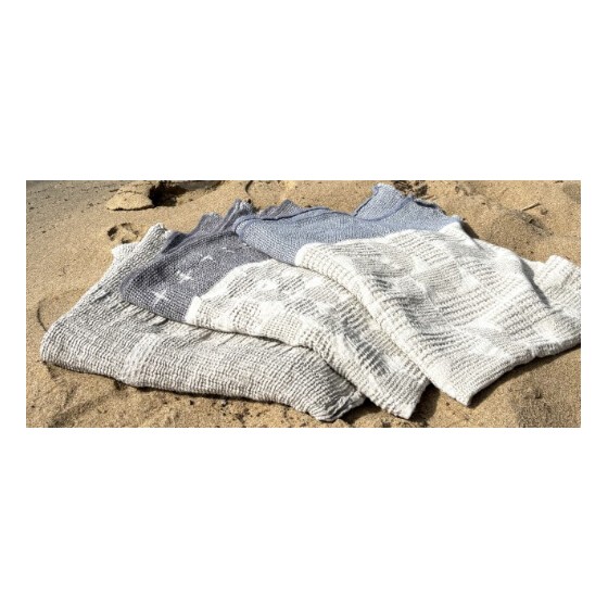 Puslininis pirties rankšluostis su melsva juosta - miegoimperija.lt Puslininis pirties rankšluostis su melsva juosta - miegoimperija.lt