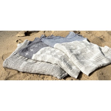 Puslininis pirties rankšluostis su melsva juosta - miegoimperija.lt